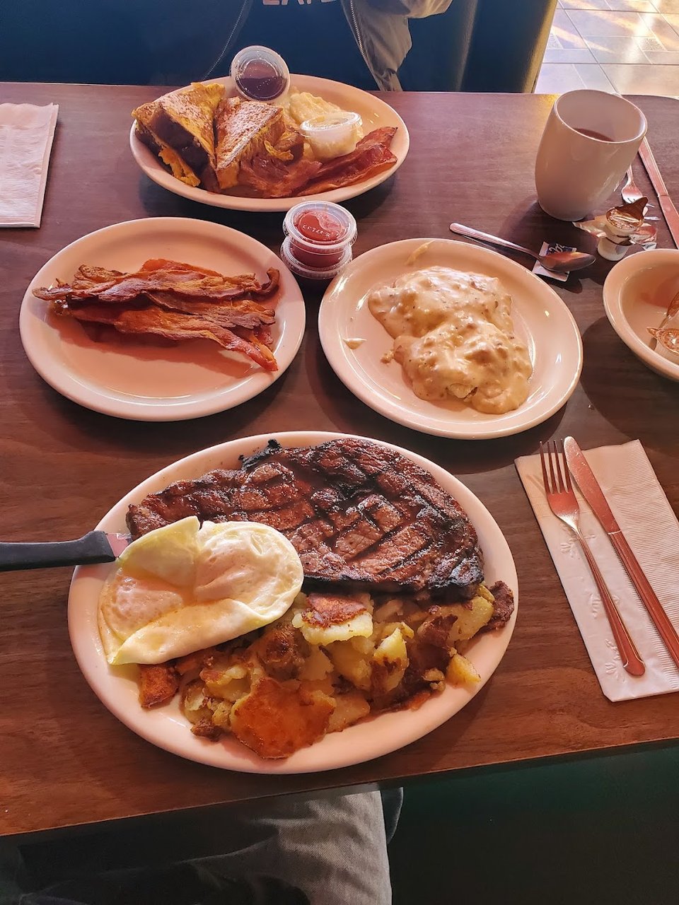 Hot Cakes w Bacon & Eggs